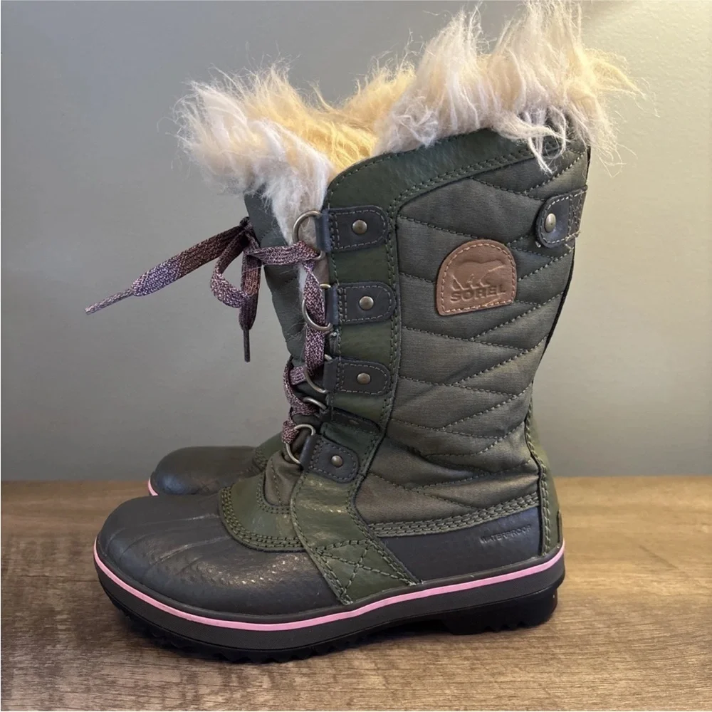 Sorel Youth Waterproof Winter Boots Size 3 Green And Pink